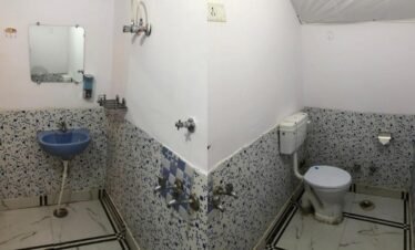 H7 Stay Attached Washroom