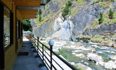 Riverside View of Him River Resort, phool Chatti